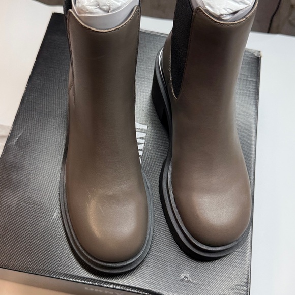 DKNY Women's Patria Pull-On Chelsea Booties- Size 6 - Picture 7 of 11